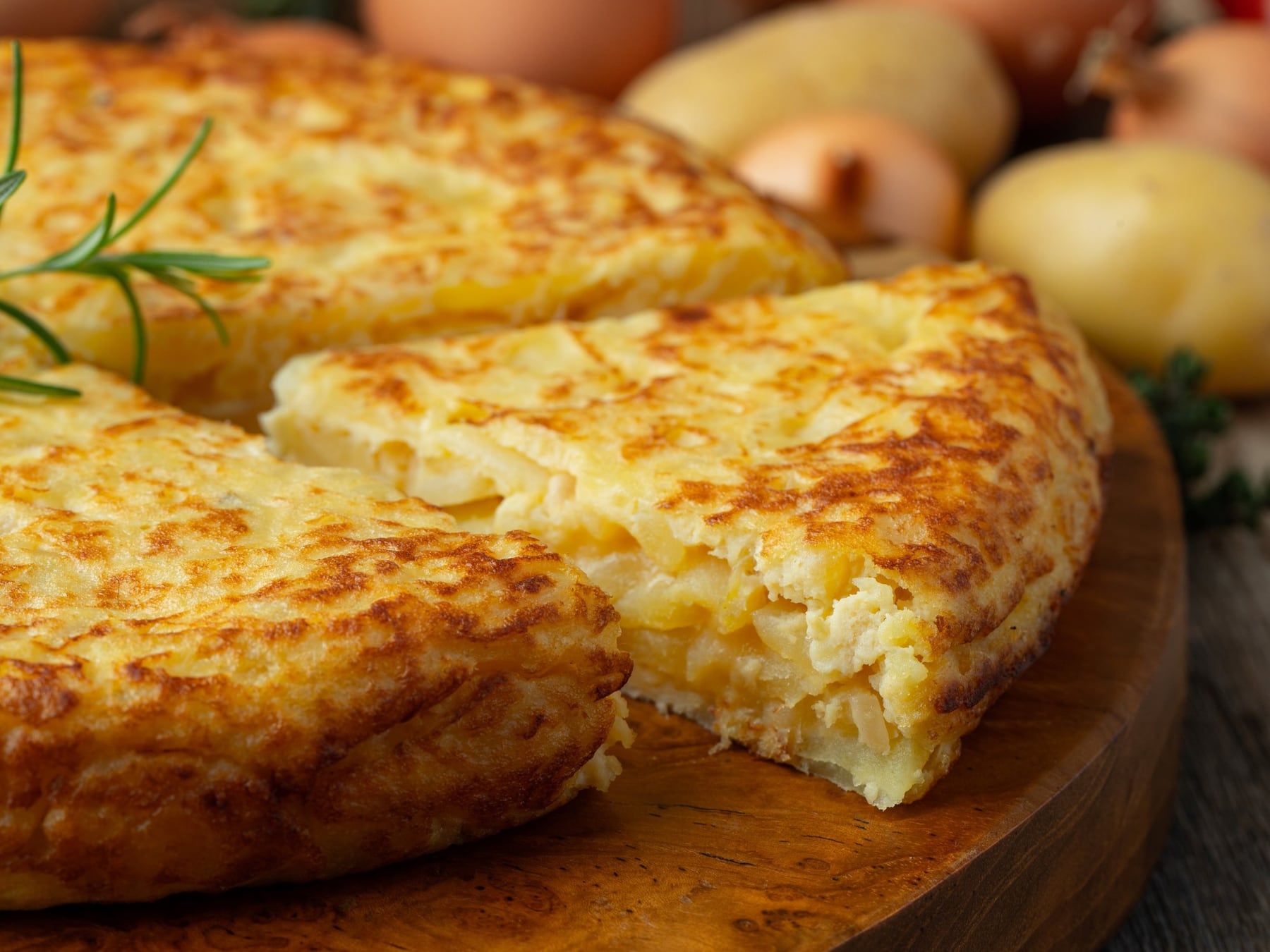 La tortilla de papas sin fritura existe y, spoiler, no se extraña el aceite