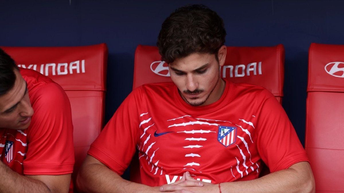 Atlético de Madrid le cerró el teléfono al Barcelona y Julián Álvarez quedó en el medio de la pelea