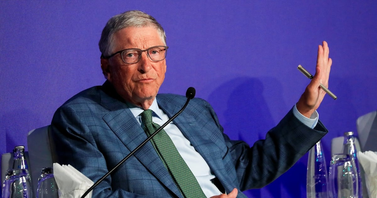 Bill Gates advierte que la inteligencia artificial puede abrir una grieta histórica entre quienes accedan a sus beneficios y quienes queden a la intemperie