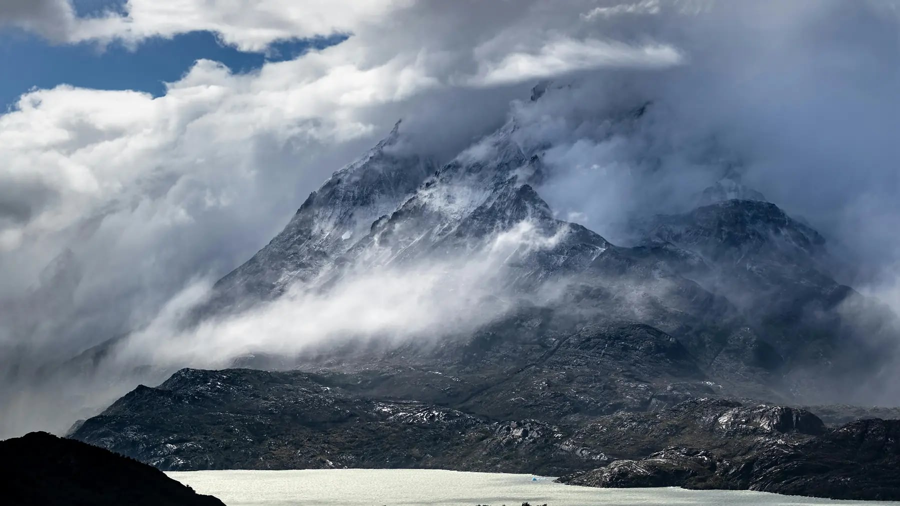 Neuquén se abriga: el viernes llega con viento y nubes, y el finde deja respiro solo en el valle