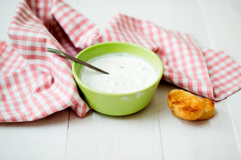 Tzatziki casero: la salsa griega que sobrevive al verano porteño con yogur, pepino y un poco de paciencia