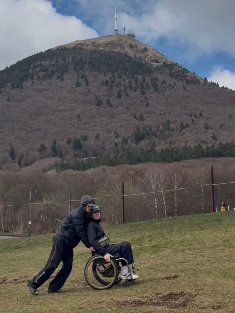 Fletcher y Lachie, los amigos que le demostraron al mundo que una silla de ruedas no es un freno para recorrerlo
