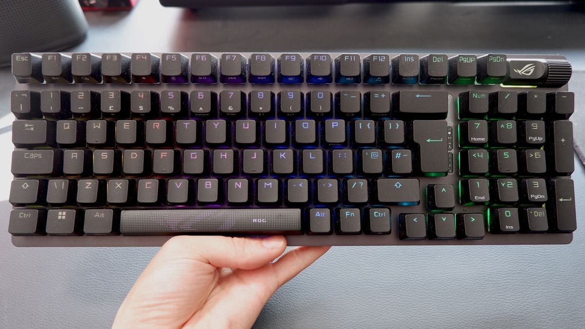 Logitech relanzó la categoría de teclados híbridos con un modelo que combina sensores analógicos y switches mecánicos intercambiables