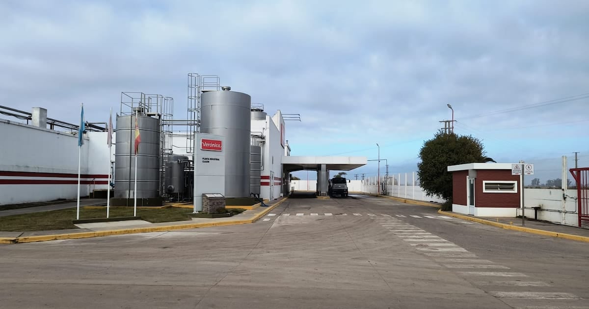 Verónica transfiere dos plantas lácteas y 225 puestos a firmas con las que ya operaba por fasón