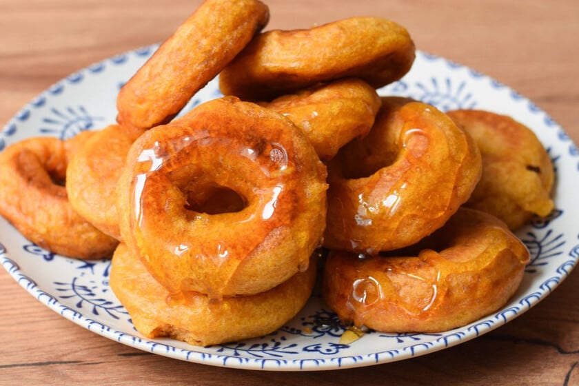 Picarones: la rosquilla dorada que Perú inventó a partir de la calabaza y el boniato