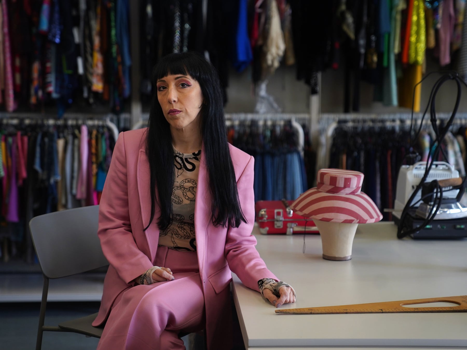 Florencia Tellado, la sombrerera detrás del vestuario de Moria Casán: "Tenía en la cabeza cómo representarla siendo fiel a su estilo tan único"