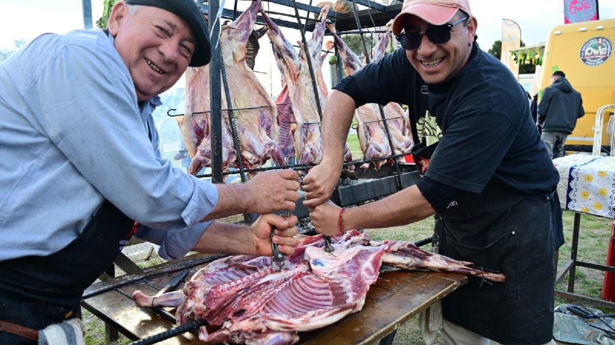 Confluencia de Sabores transformó al Parque Jaime de Nevares en la mesa más grande de Neuquén