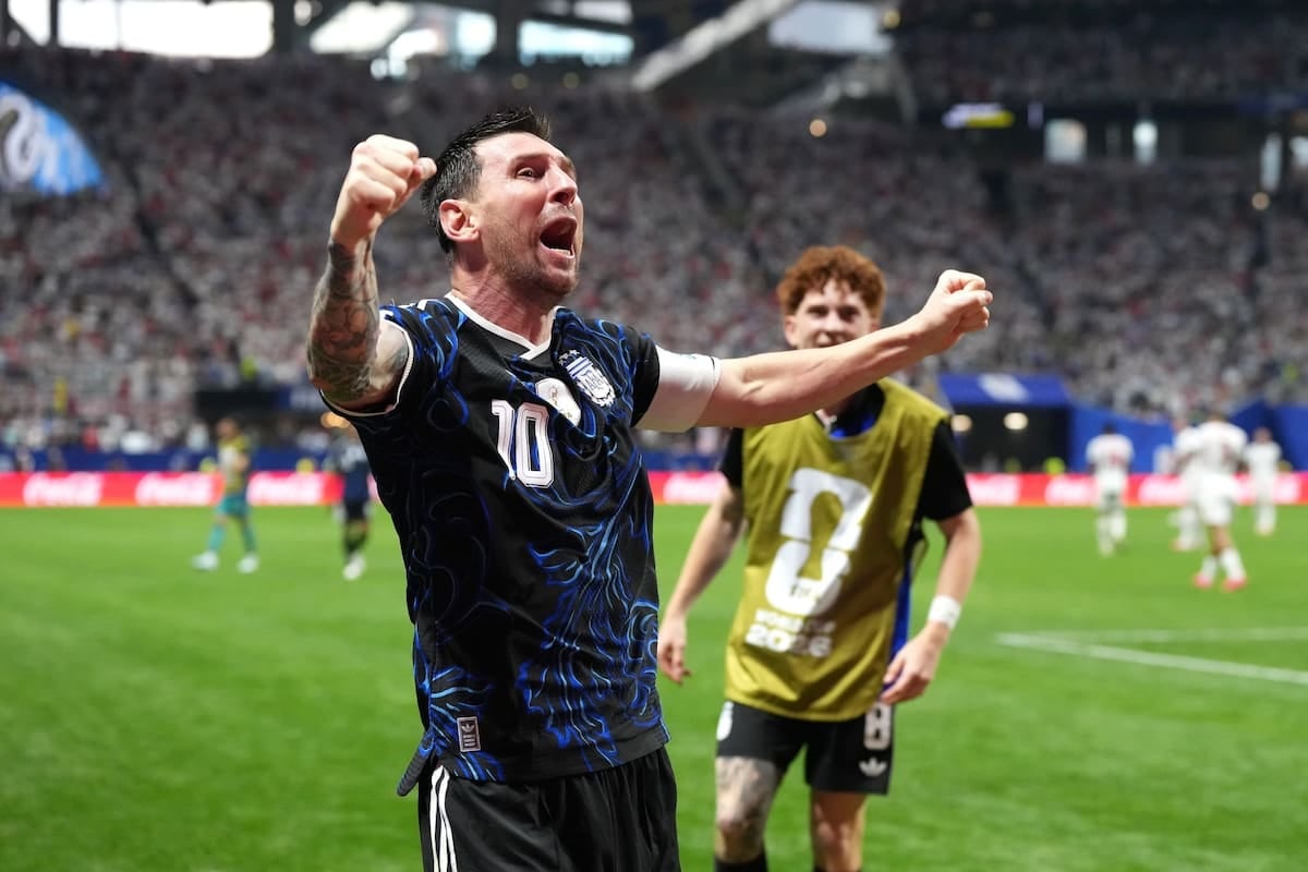 Messi, otra vez en la conversación: el Balón de Oro lo mira de nuevo y la Argentina tiene dos candidatos