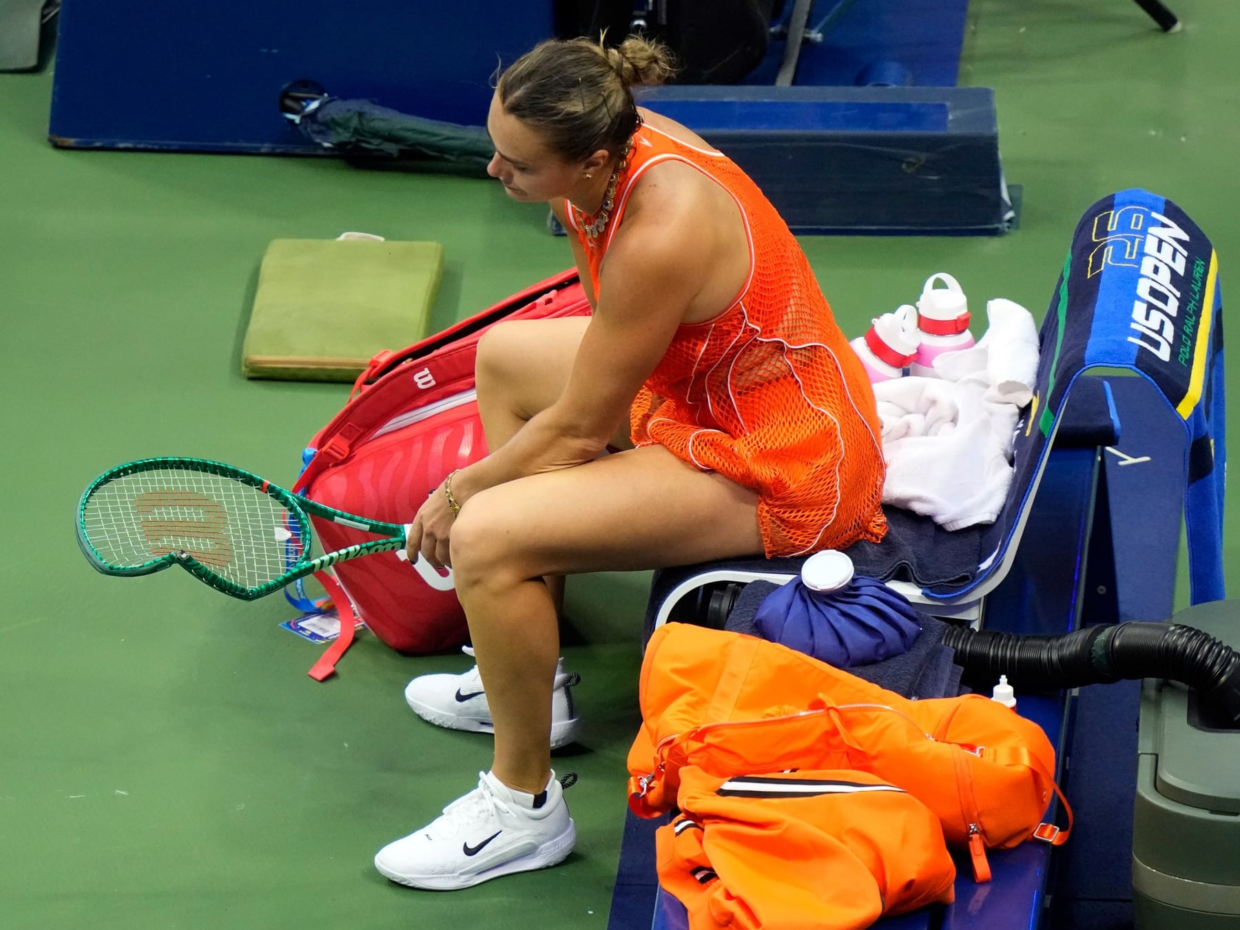 La raqueta que Sabalenka rompió en Nueva York y el silencio que la rodeó hasta la premiación