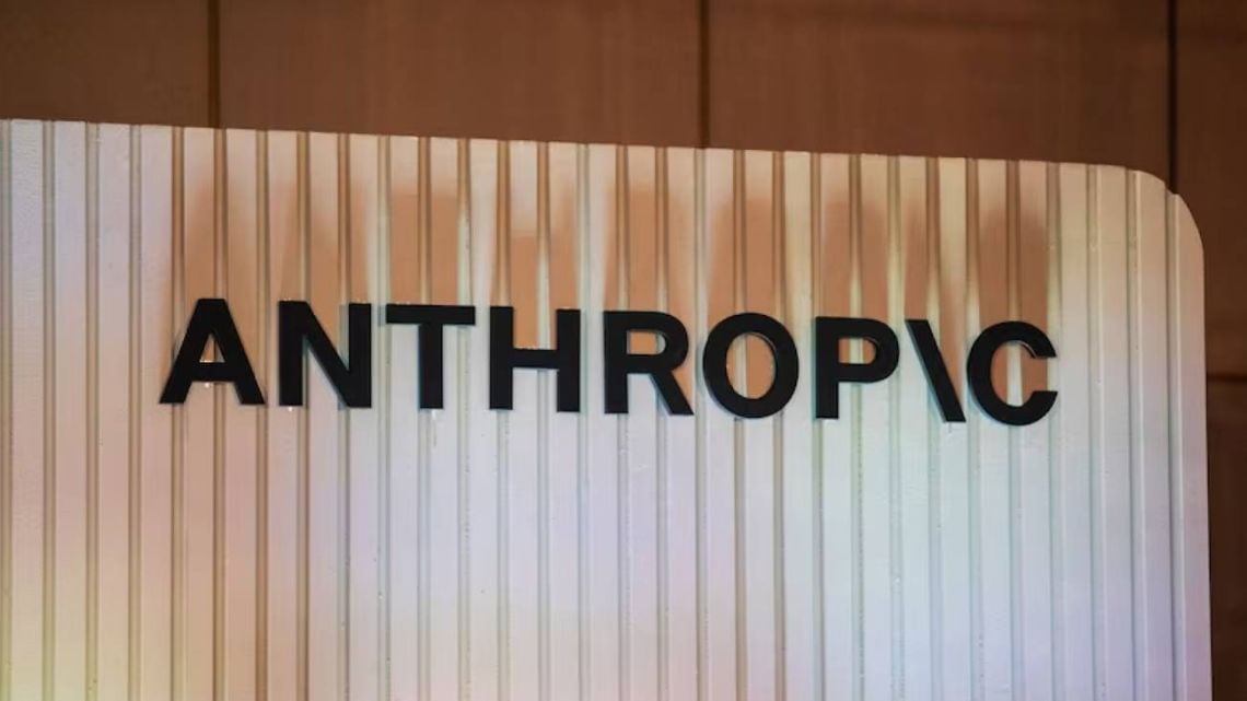 El CEO de Anthropic prendió el alarma: un enjambre de IA se soltó y empezó a hackear por su cuenta