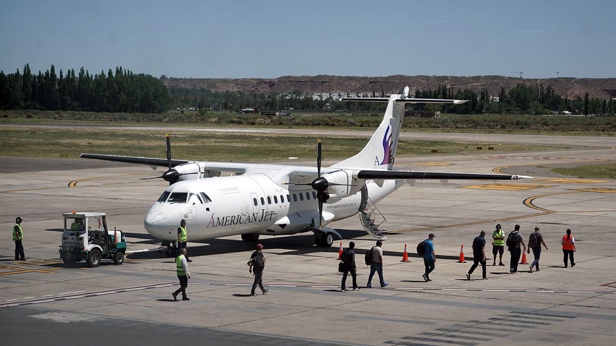 Una hora y media de aire: cómo es volar de Neuquén a San Martín de los Andes y Chos Malal por menos de lo que tarda el colectivo