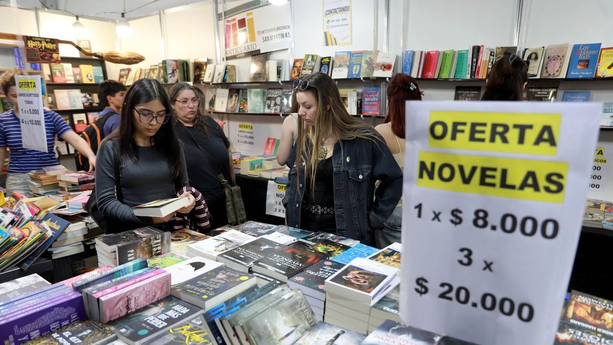 La Feria del Libro de Neuquén abre sus globas con libros desde dos mil pesos y una agenda para toda la familia