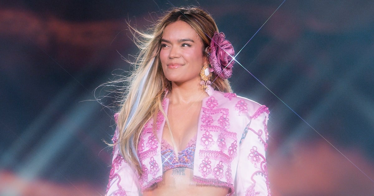 Karol G agotó el MetLife con una Tropitour que mezcló mariachis, Selena y un guacamayo gigante