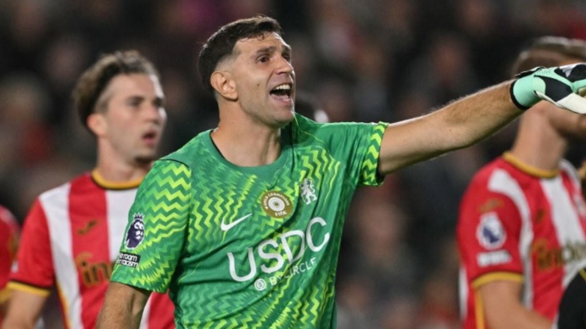 Chelsea volvió a quedar en cero: cayó 3-0 ante Brentford y ya suma diez goles en contra con Martínez