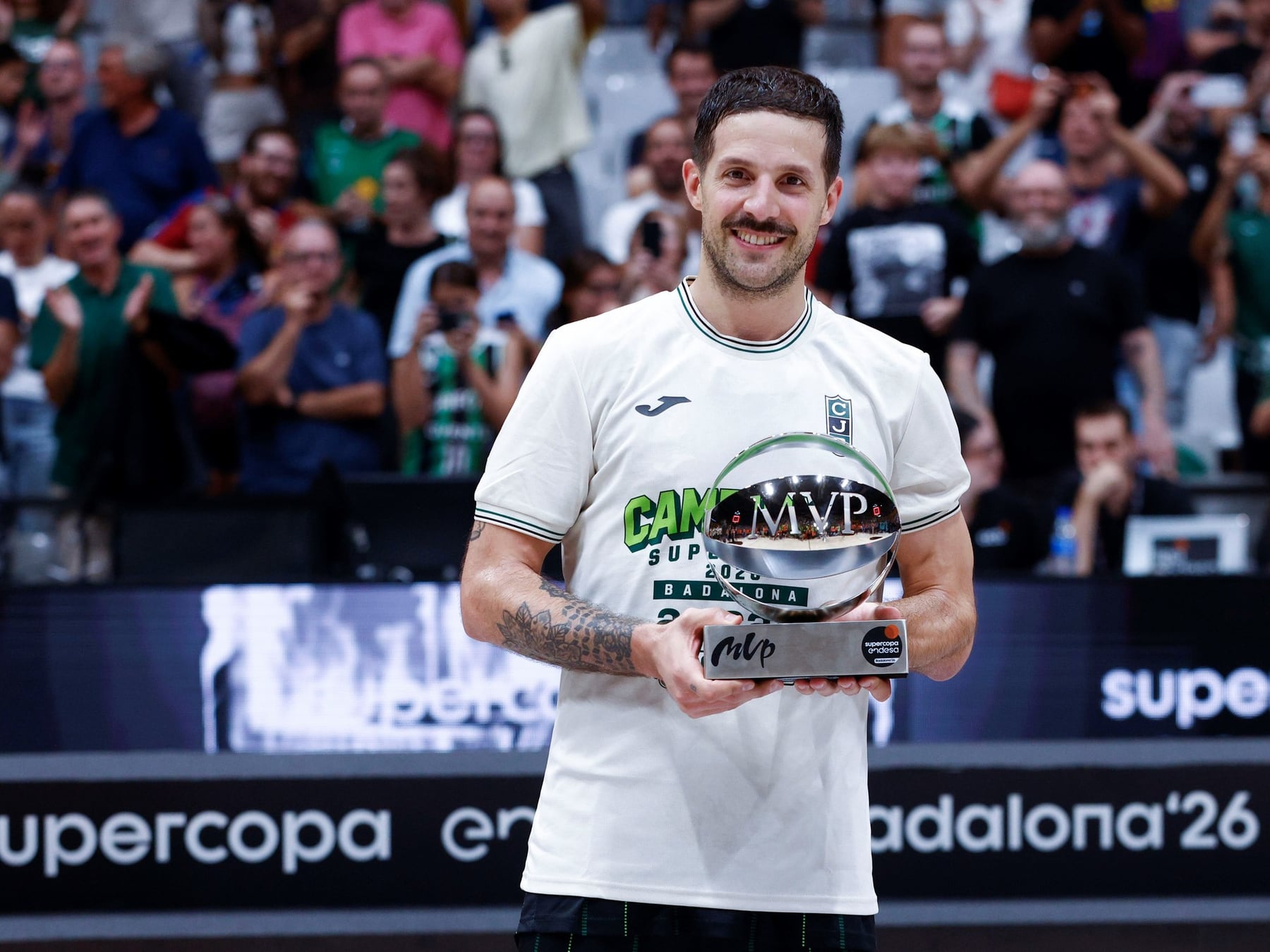 Laprovíttola liquidó a Barcelona con nueve triples y se consagró con Joventut en la Supercopa Endesa