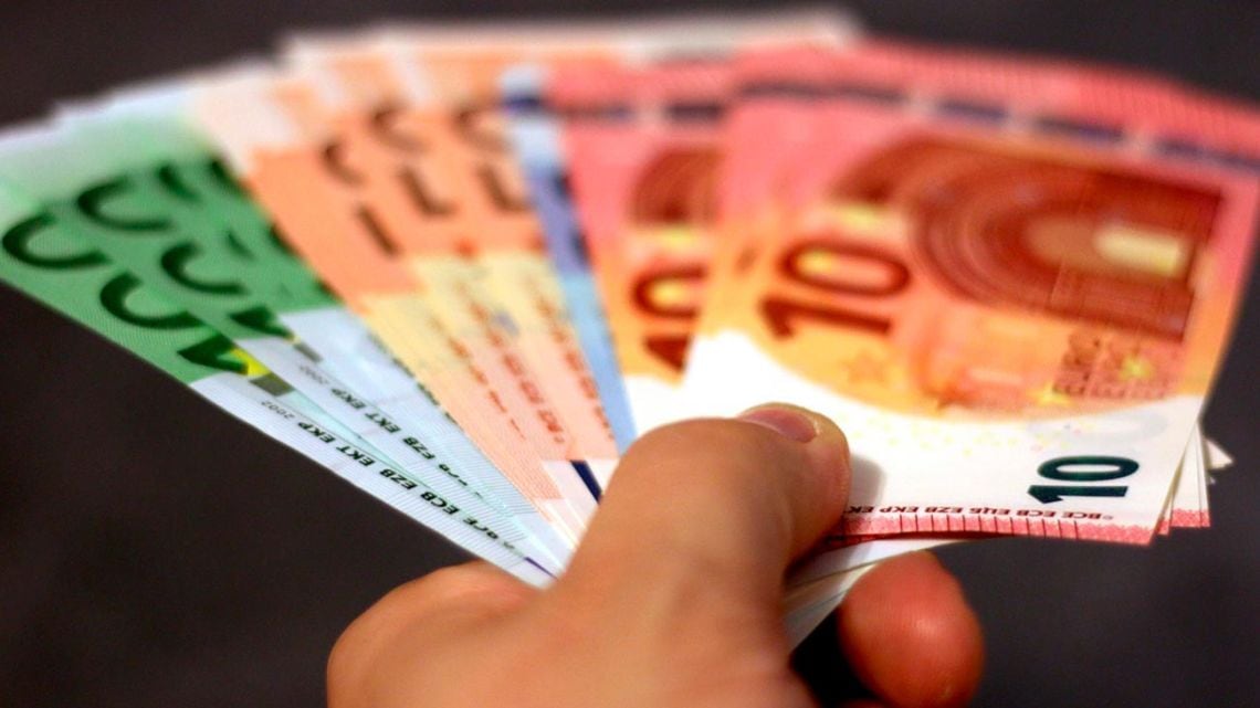 El euro blue arrancó la rueda con una suba de seis pesos y se aleja otra vez del oficial