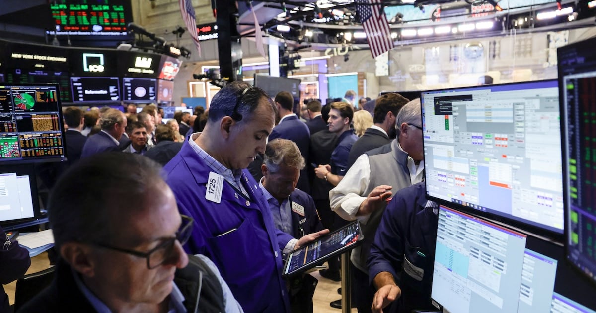 La jornada cambiaria mostró al blue en $1.560, al mayorista en $1.516 y al Nación anclado en $1.535