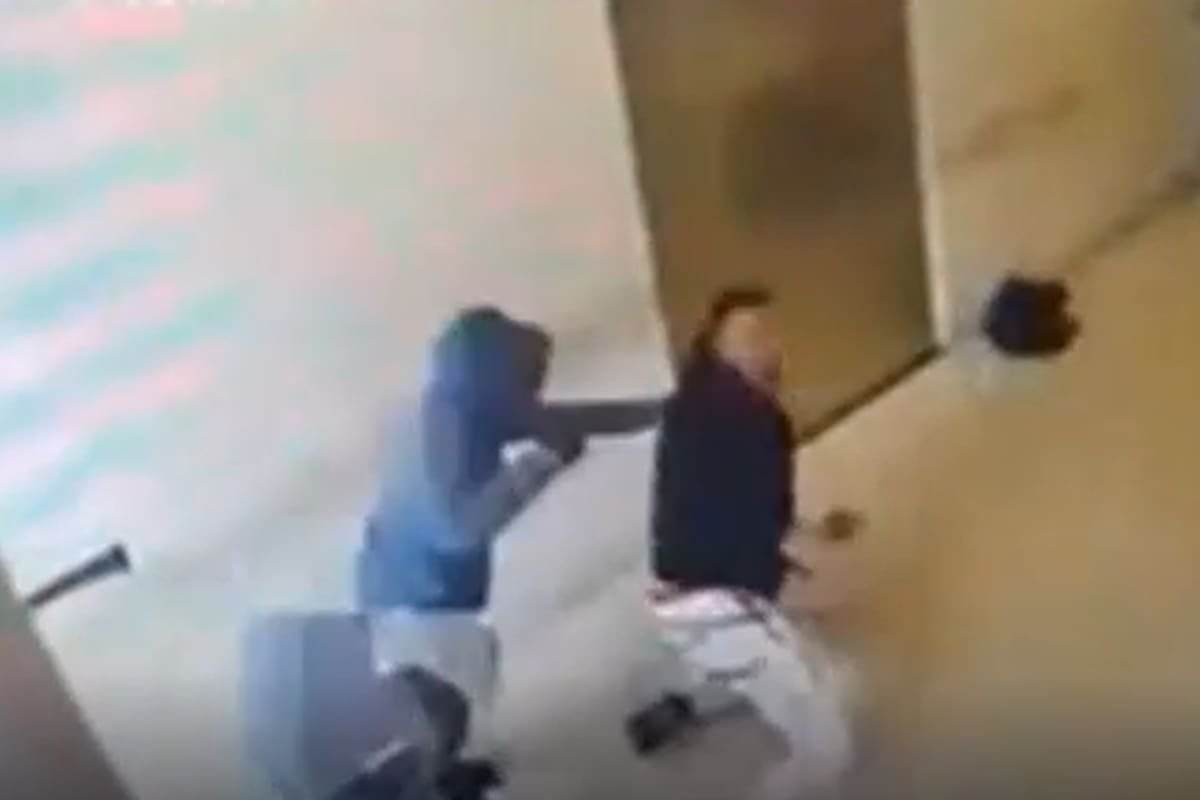 Reducen a un ladrón que disparó dentro de un banco en Lomas del Mirador tras un forcejeo con clientes