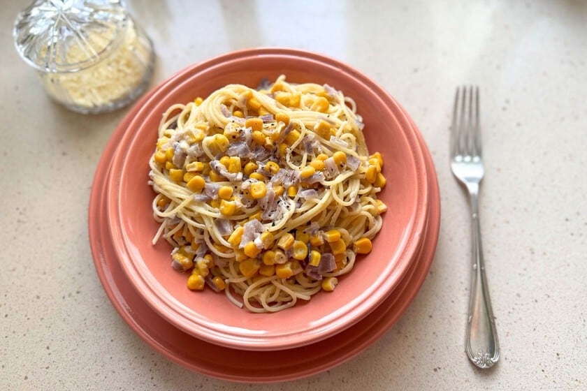 Espaguetis con choclo dorado: la pasta cremosa que se cocina en dos frentes y se resuelve en media hora
