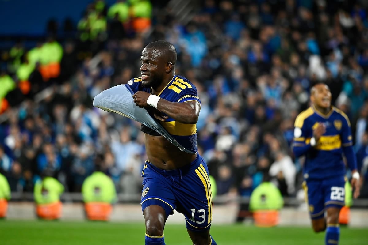 Boca revirtió un 0-2 frente a Racing con una tripleta de Valencia en 23 minutos y se metió en semifinales de la Copa Argentina