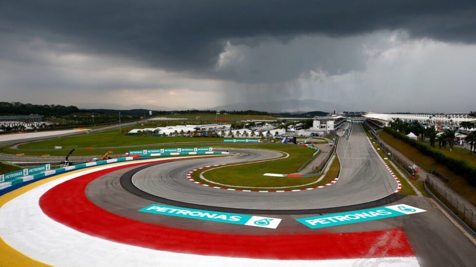 Russell ganó en Bakú y la Fórmula 1 se muda a Sepang con el nombre de Baréin: Colapinto, afuera por un toque múltiple