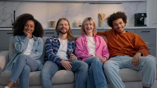 Doce ficciones en catálogo: el suspenso breve y la comedia costumbrista marcan la pulseada por la atención del streaming