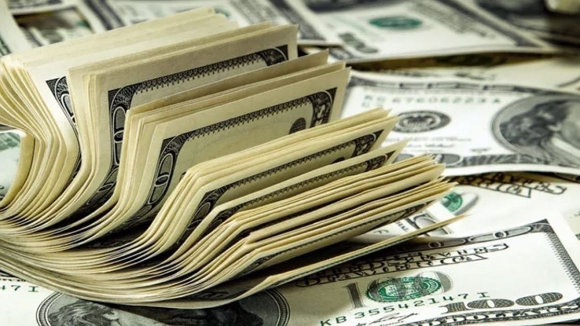 El blue trepó cinco pesos y se plantó en 1.565, mientras la referencia de tarjeta tocó los 2.008,50