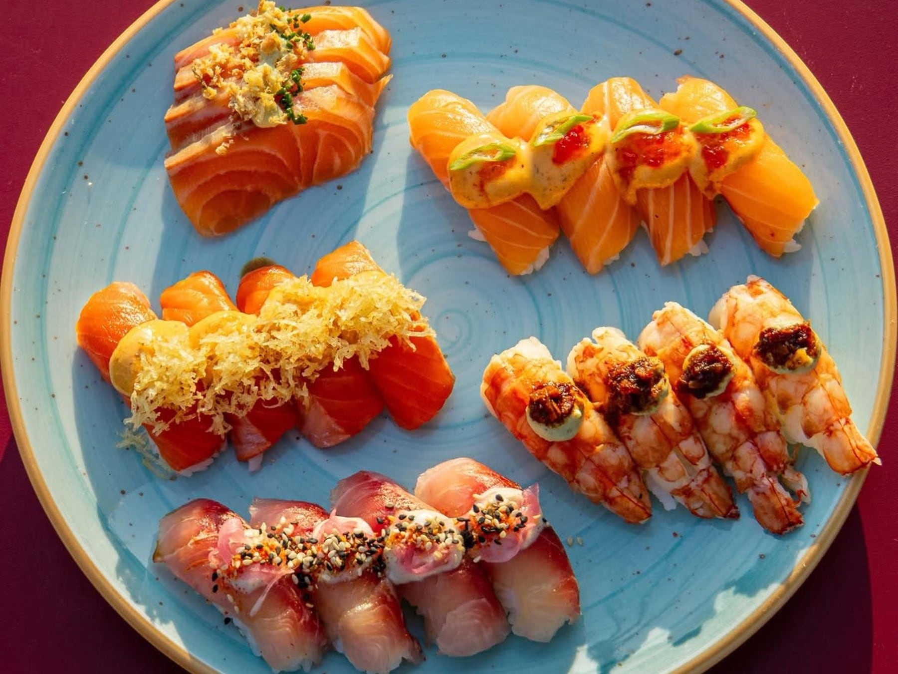 Ikebana se planta en Palermo Soho con una carta que cruza sushi de fusión, ramen y gyozas