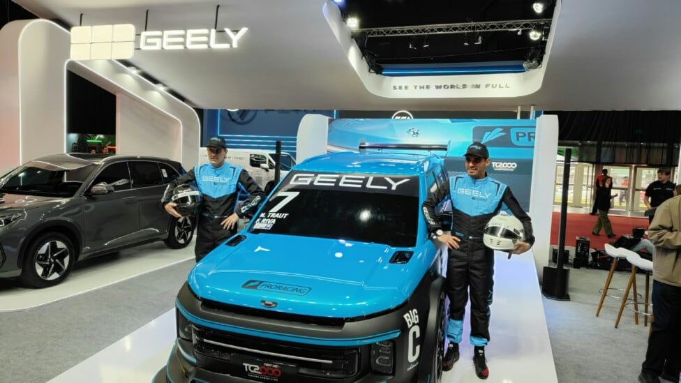 Geely se convierte en la primera automotriz china en sumarse al TC2000 con una dupla de pilotos confirmados