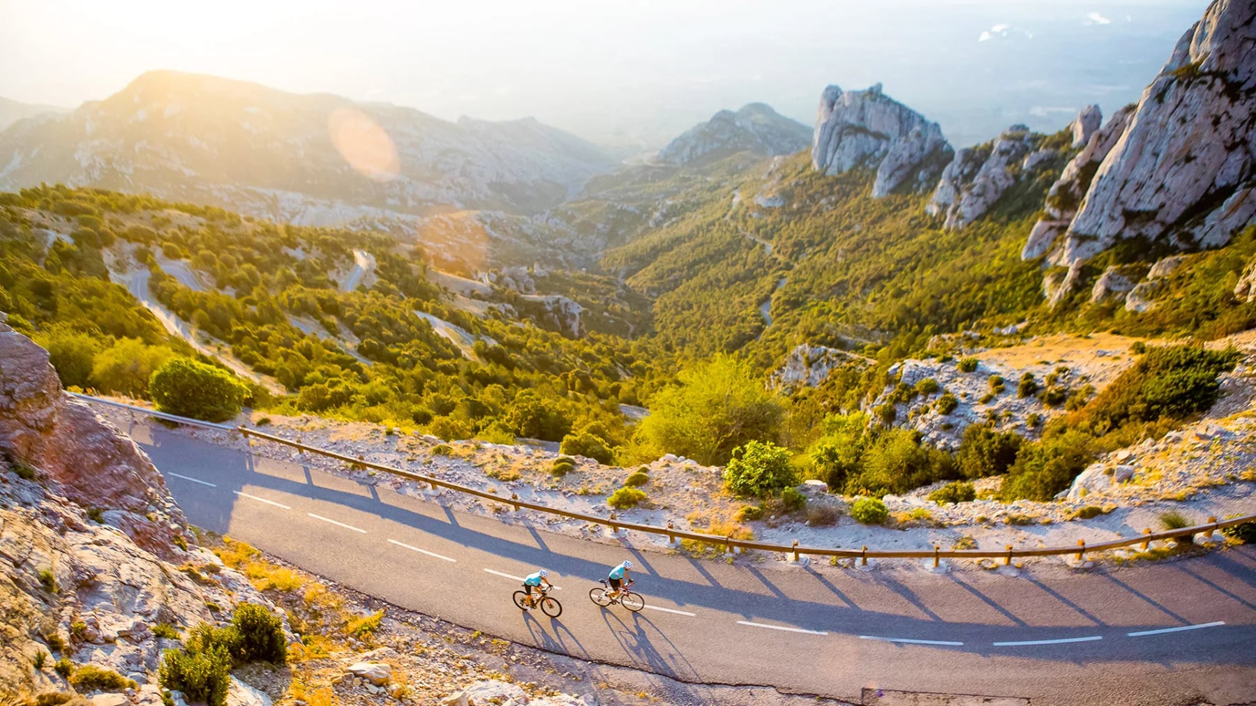 El Grand Tour de Cataluña propone una vuelta de dos mil kilómetros entre el mar y la cordillera con cinco tramos combinables