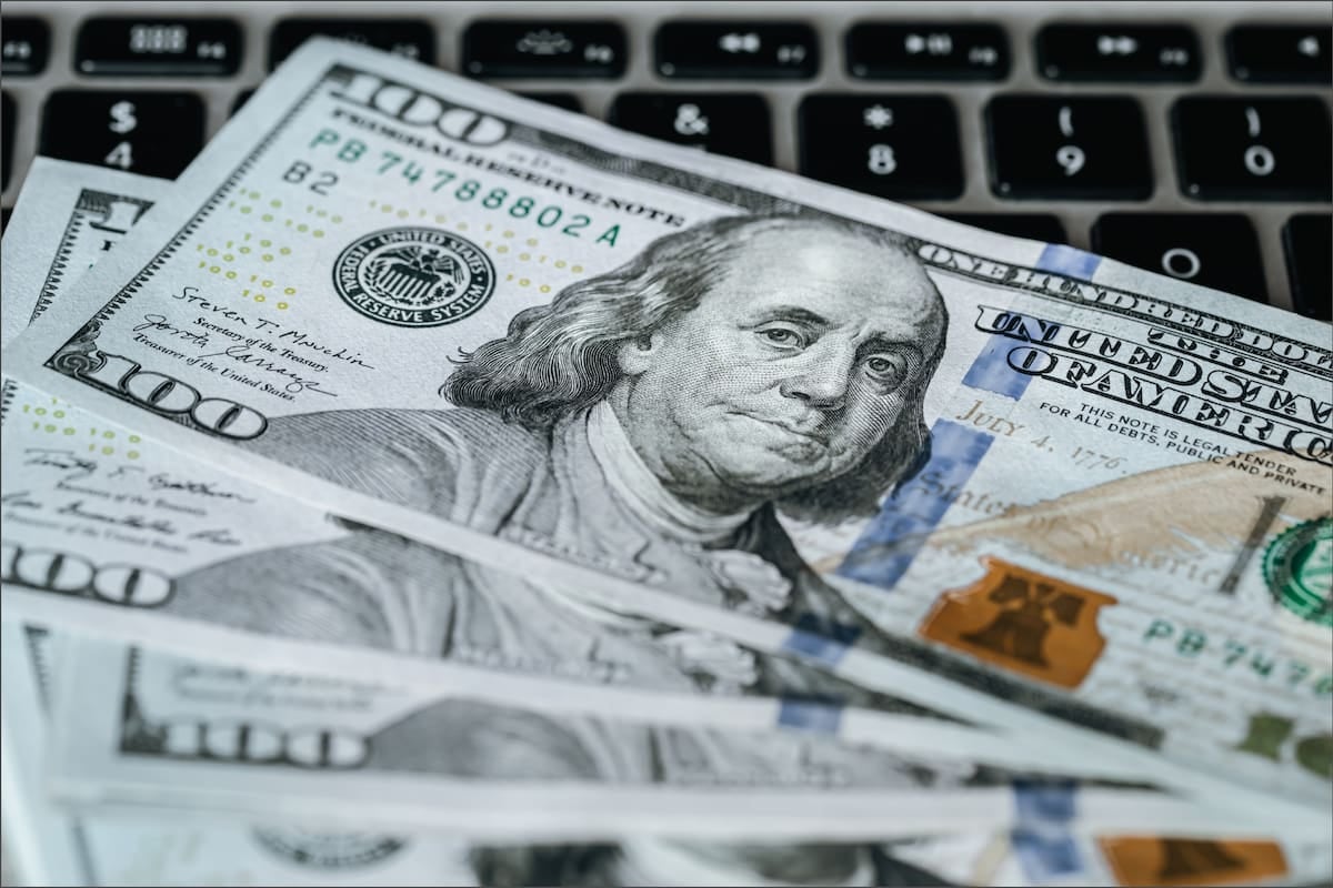 La pizarra del domingo: el oficial se sostiene en $1540 y la brecha con el blue se mantiene en veinte pesos