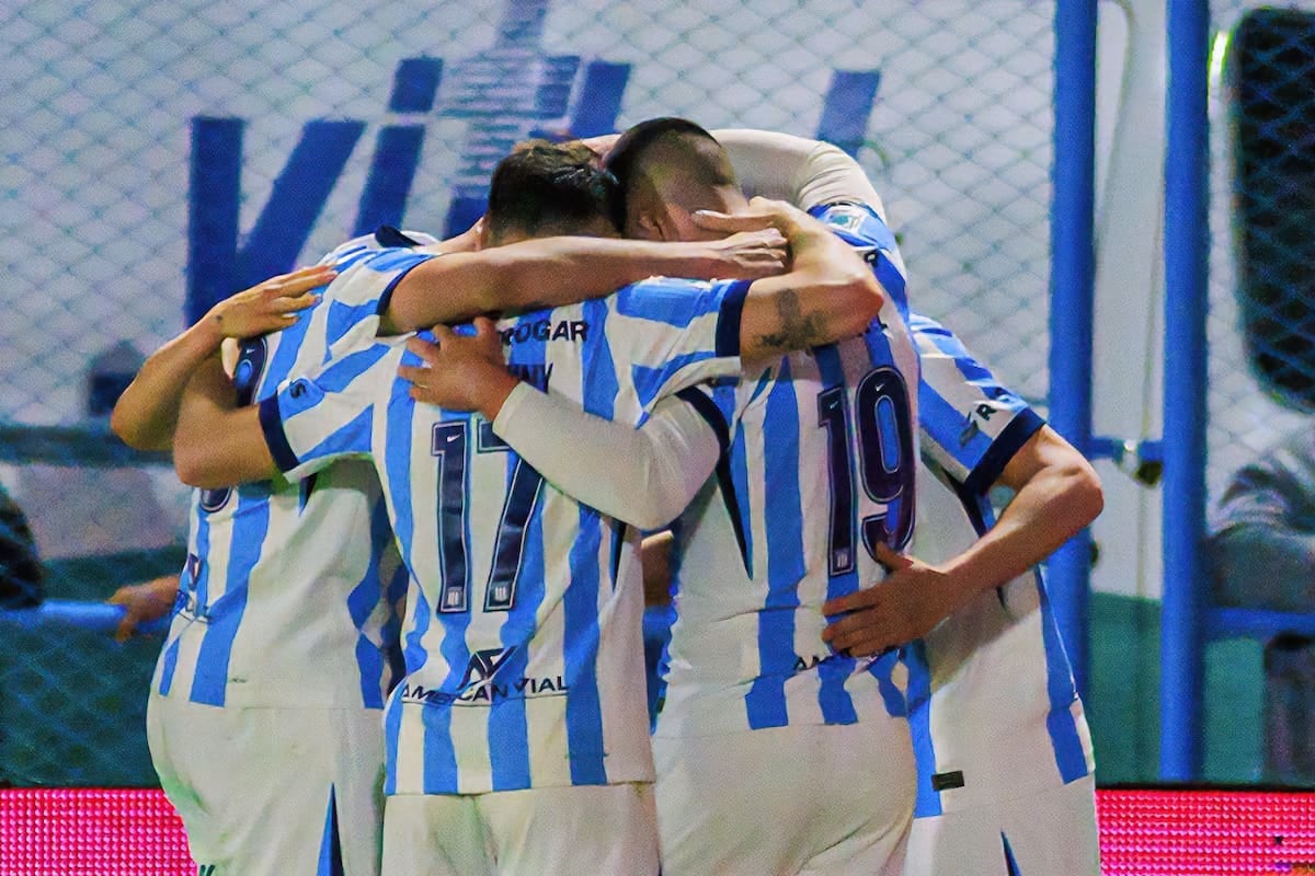 Racing venció 2-1 a Estudiantes de Río Cuarto en el debut de Sebastián Romero como entrenador interino