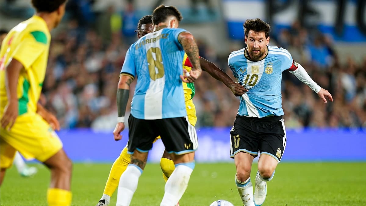 Otamendi concreta el envío de Messi y Argentina se impone parcialmente a Benín en la despedida del capitán en el Monumental