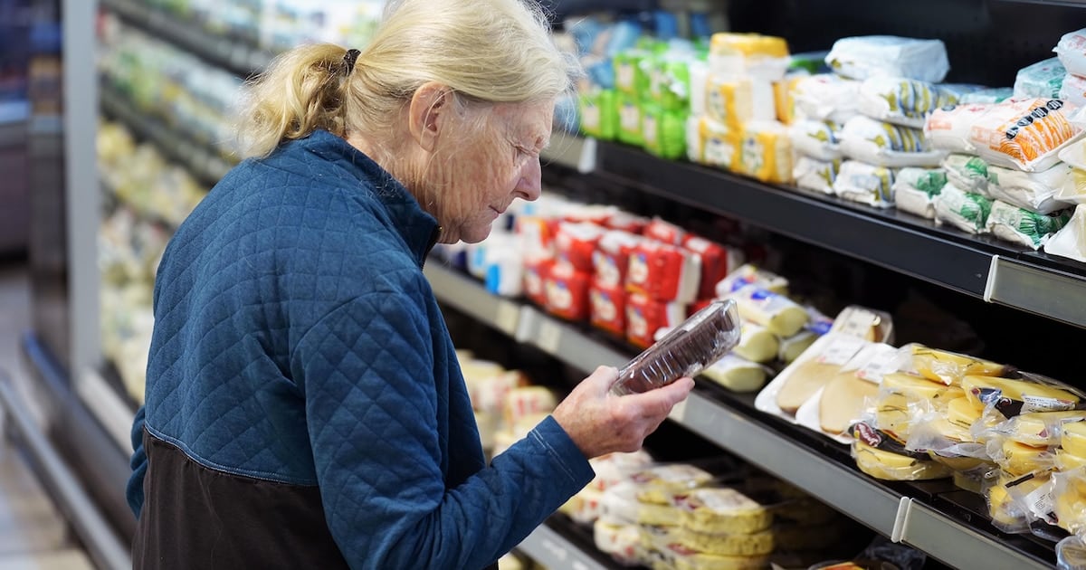 Frutas y verduras lideran la dispersión de precios entre supermercados: el ranking completo por rubro y región