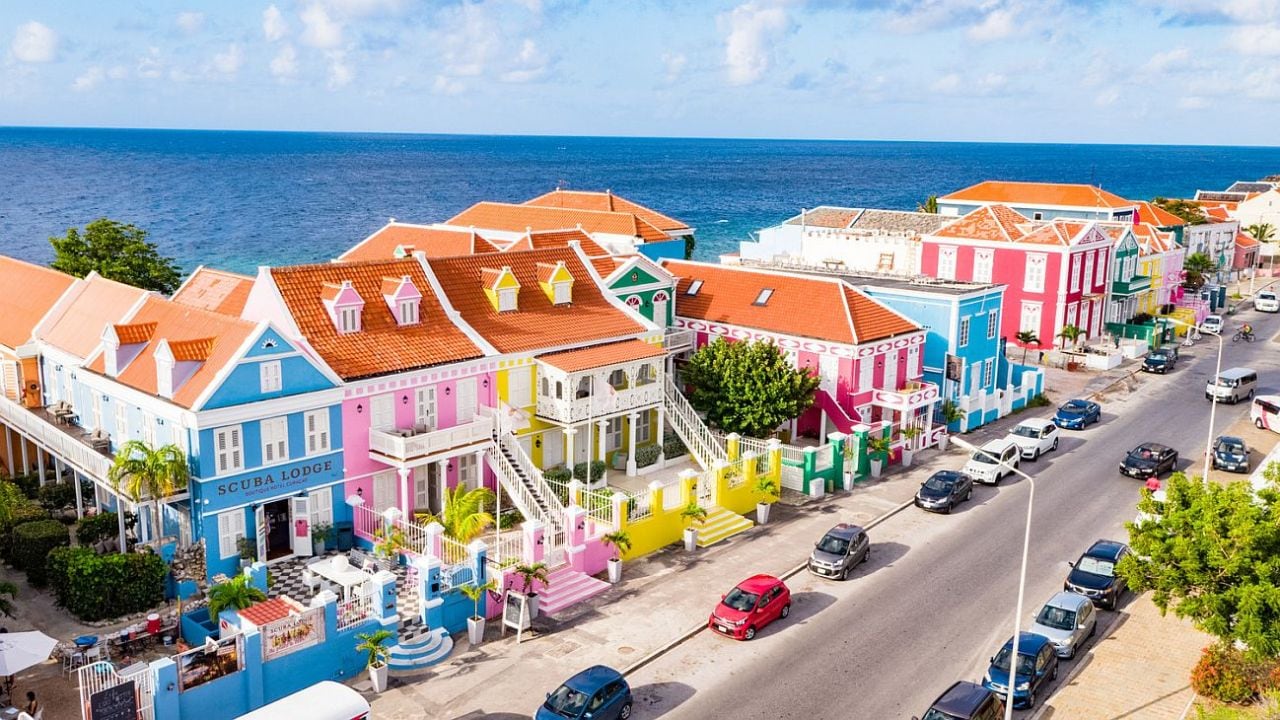 Curazao, mucho más que mar Caribe: playas en cala, ferias callejeras y buggies por caminos de tierra