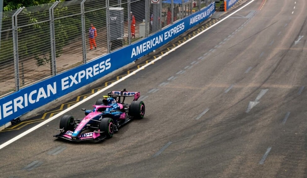 Verstappen se quedó con la Sprint en Singapur en una carrera interrumpida por la lluvia y varios abandonos