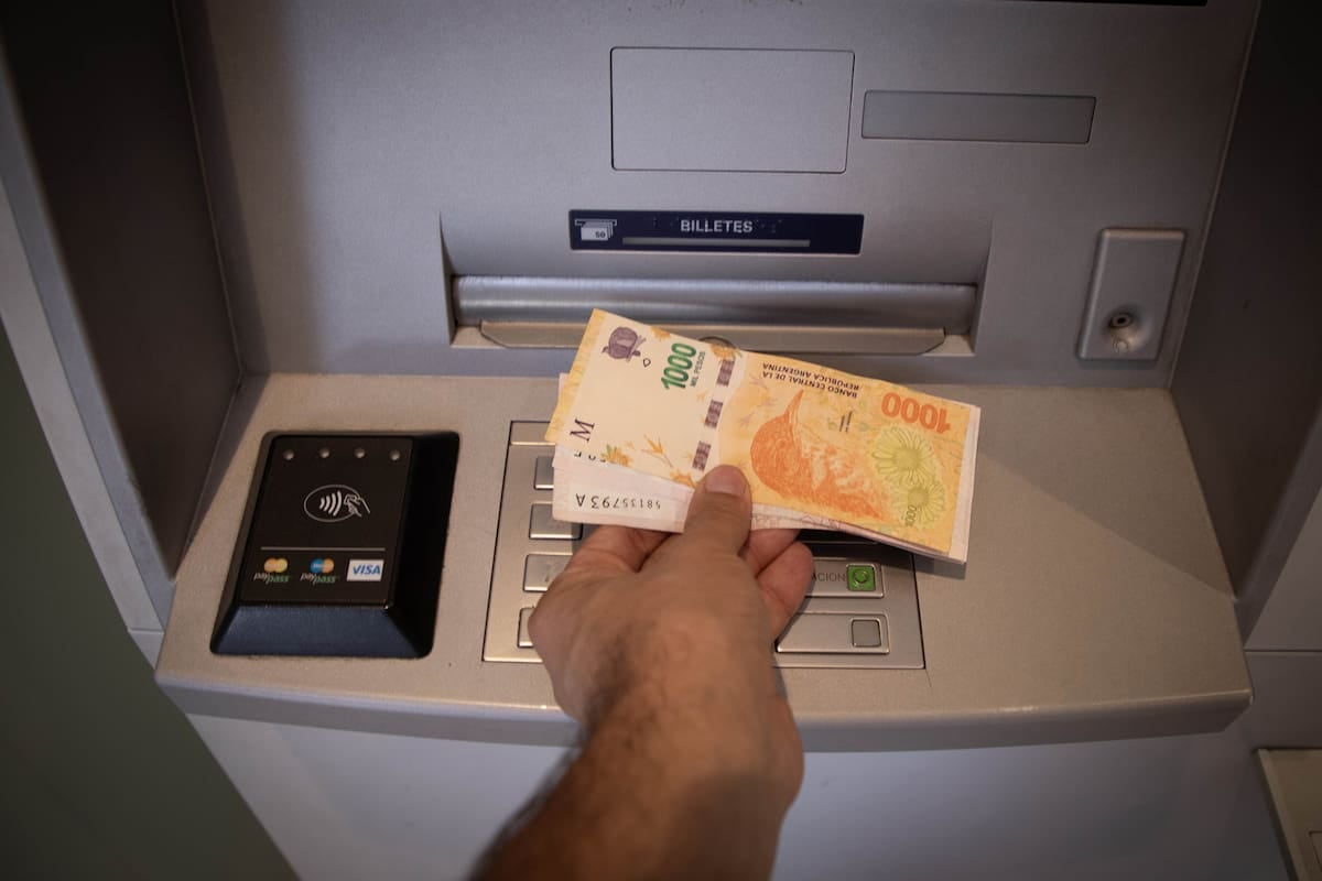 La banca argentina se repliega: 672 sucursales cerradas en siete años y un sistema que ya opera más desde el celular que desde el mostrador