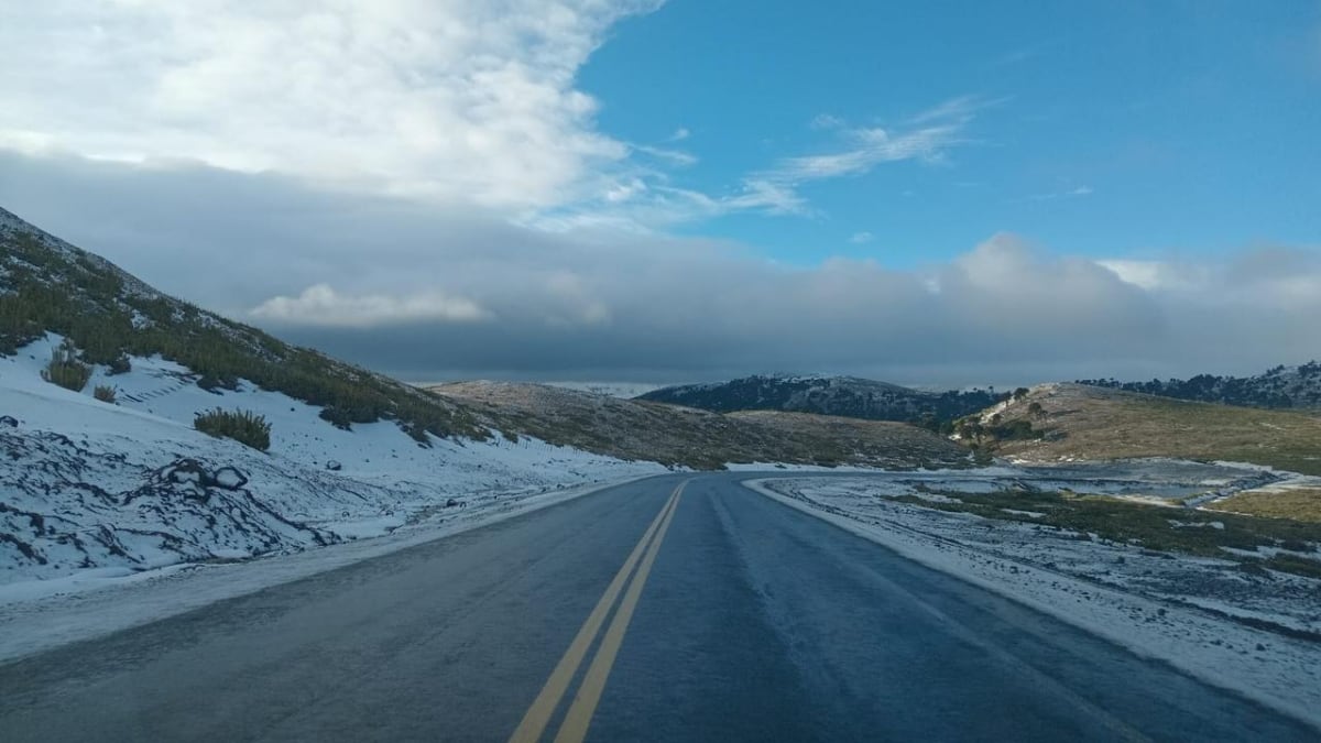 La cordillera neuquina abre los dos pasos a Chile, pero la montaña pide respeto: hielo, neblina y cadenas obligatorias