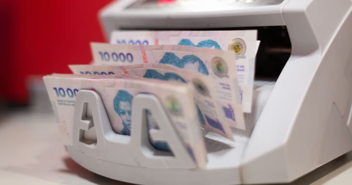 Bancos están obligados a canjear billetes deteriorados a cualquier persona, incluso sin ser cliente: qué dice la normativa del BCRA