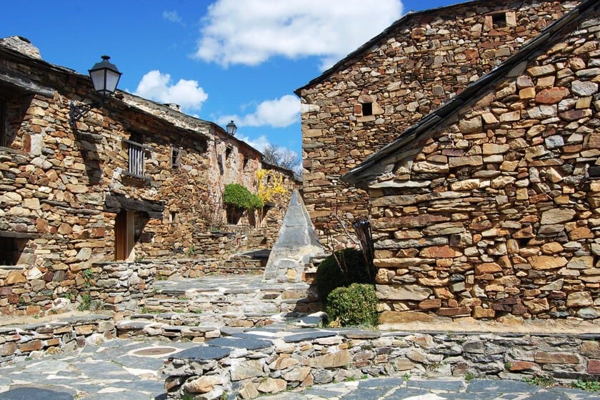 Umbralejo: el pueblo de pizarra que volvió a tener vida después de muerto
