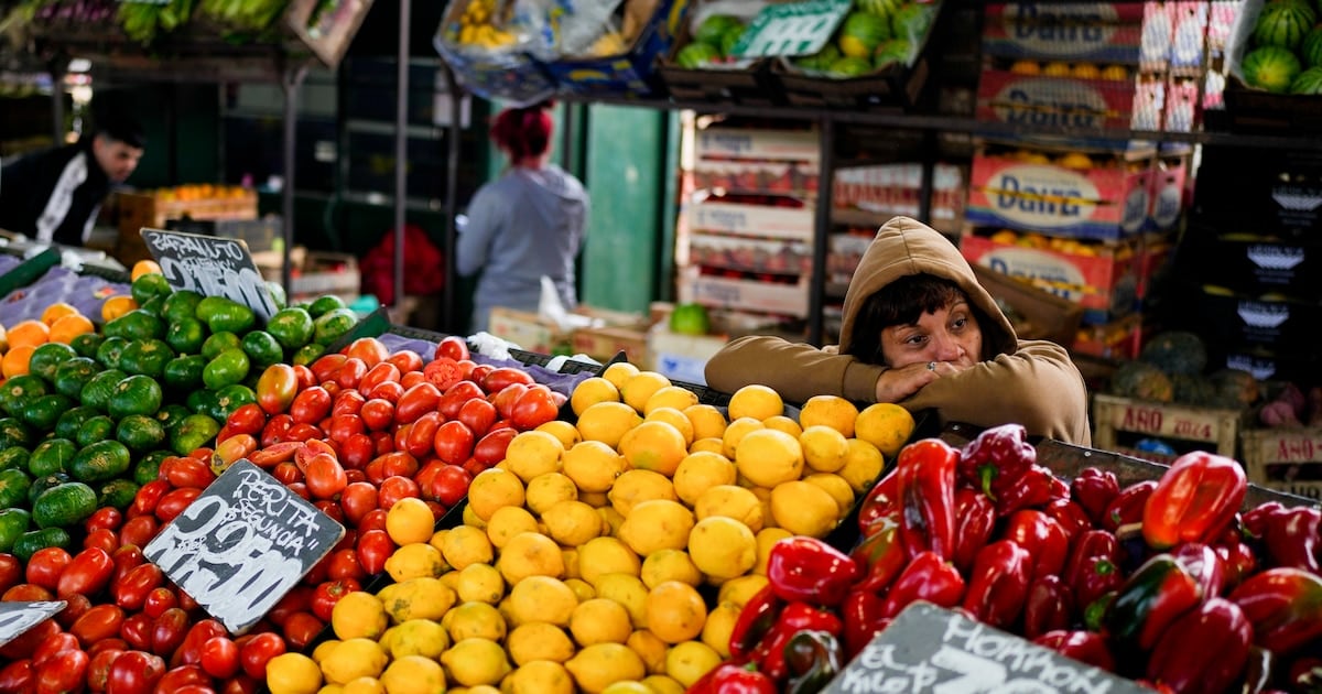 El tomate se desbocó y la lechuga bajó: septiembre dejó una inflación de alimentos dispareja en todo el país