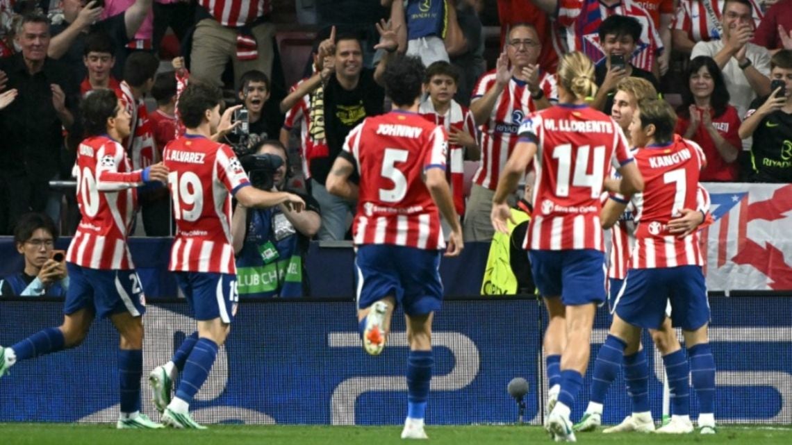El Atlético de Madrid recuperó aire en Europa con un triunfo convincente ante un Manchester United que se quedó con diez