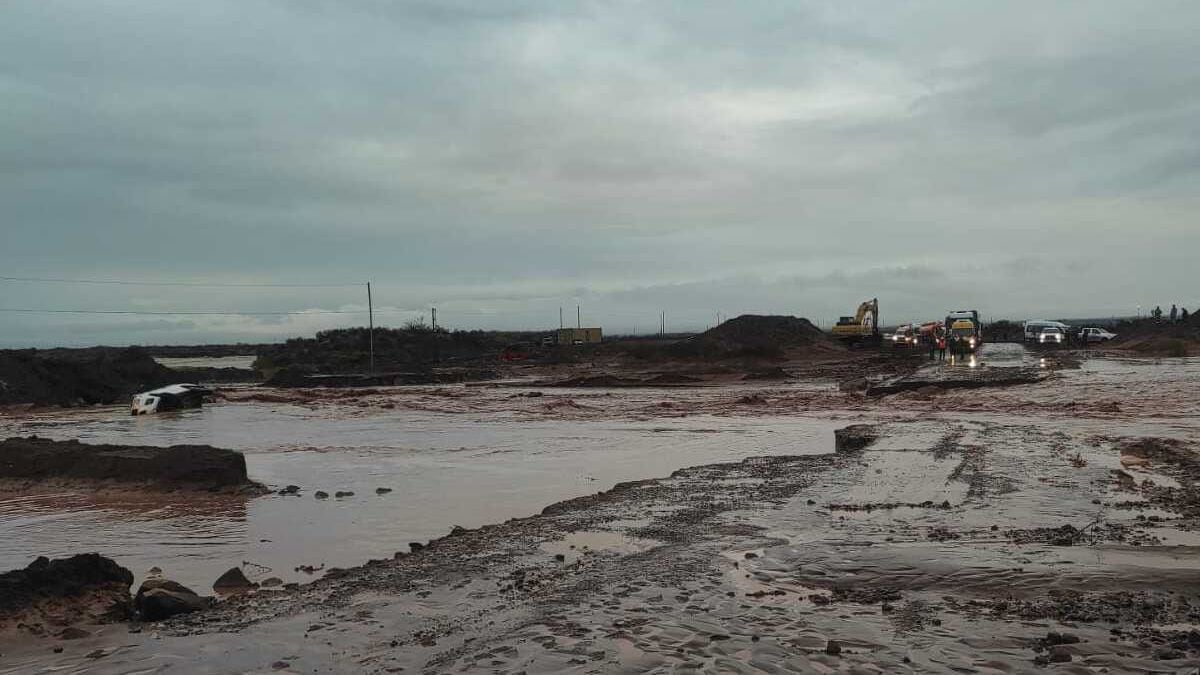Rincón de los Sauces bajo el agua: un pueblo que sortea la tormenta sin evacuados, pero con caminos cortados