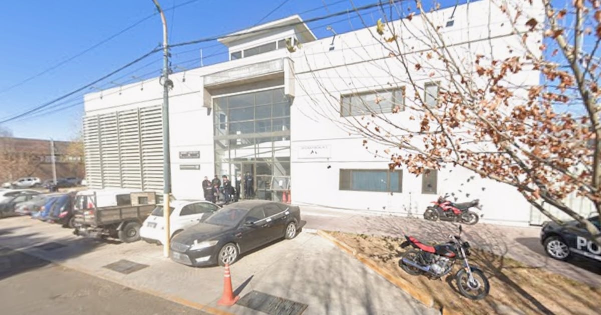 Un efectivo mendocino quedó imputado por abusar de una detenida dentro de una comisaría de Godoy Cruz