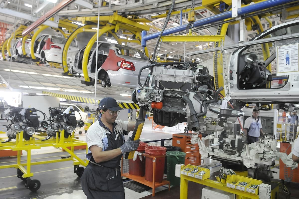 La industria usó apenas el 58,5% de su capacidad en agosto y volvió a quedar por debajo de 2025
