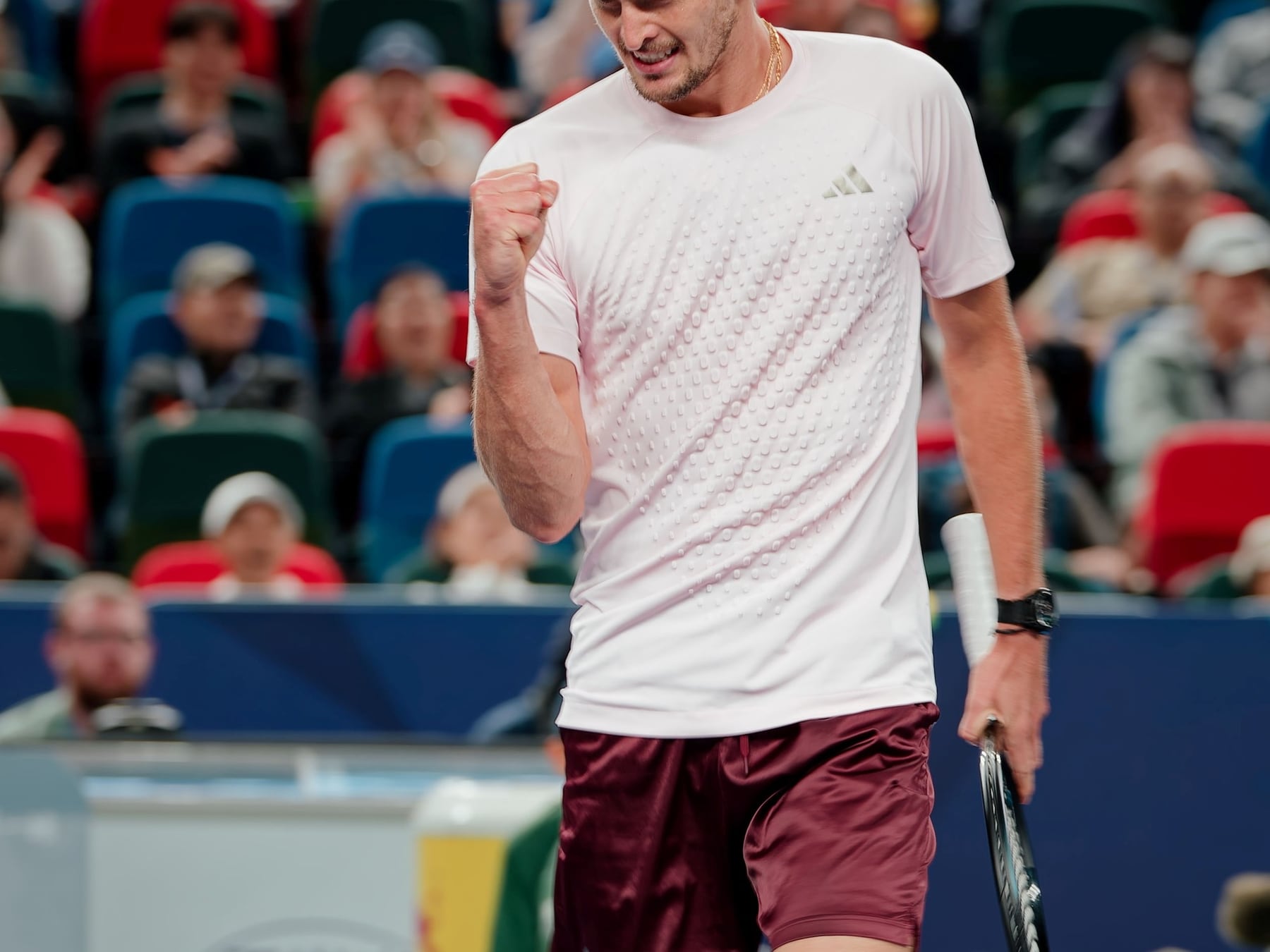 Zverev barrió a De Miñaur en Shanghái y va por Davidovich Fokina en semifinales