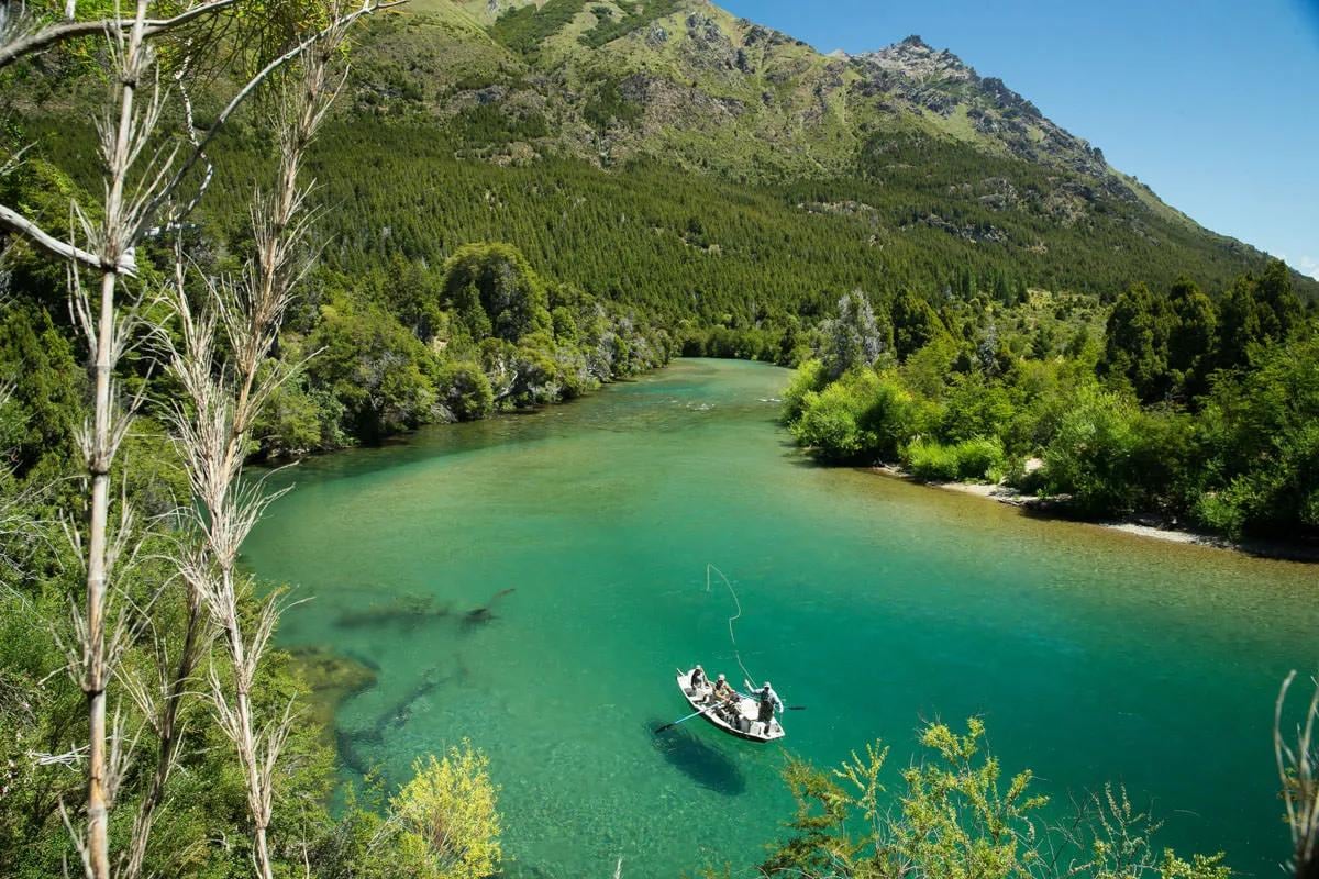 Pesca en Neuquén: arrancó la venta de permisos para una temporada que se estira hasta mayo de 2027
