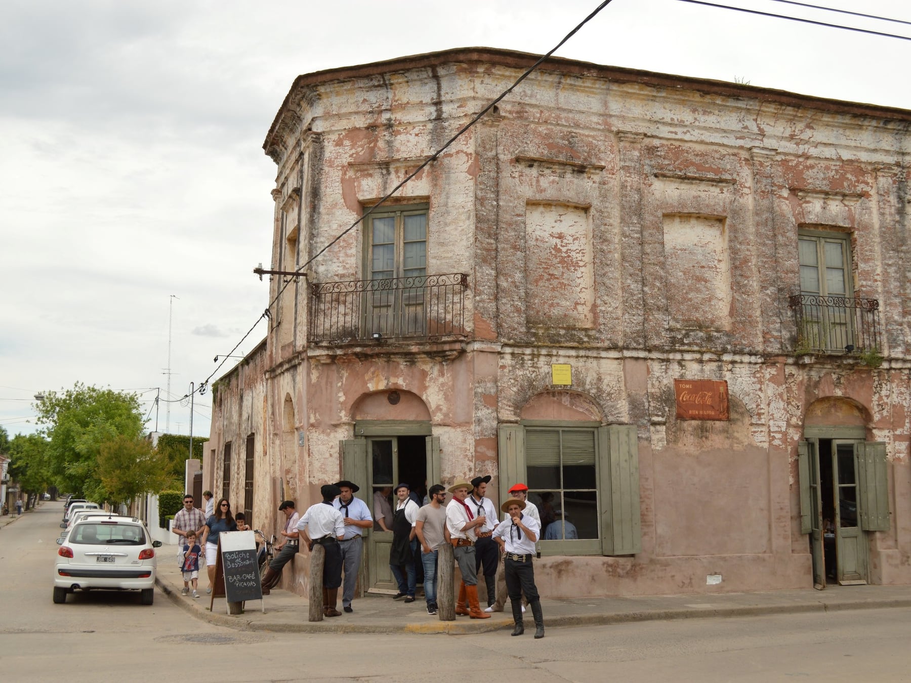 San Antonio de Areco, el pueblo gaucho que se reinventa con talleres de autor y una galería a cielo abierto