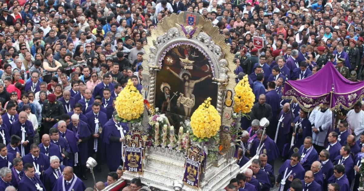 El Cristo Moreno sale a la calle y Lima se vuelve una romería con orquesta criolla incluida