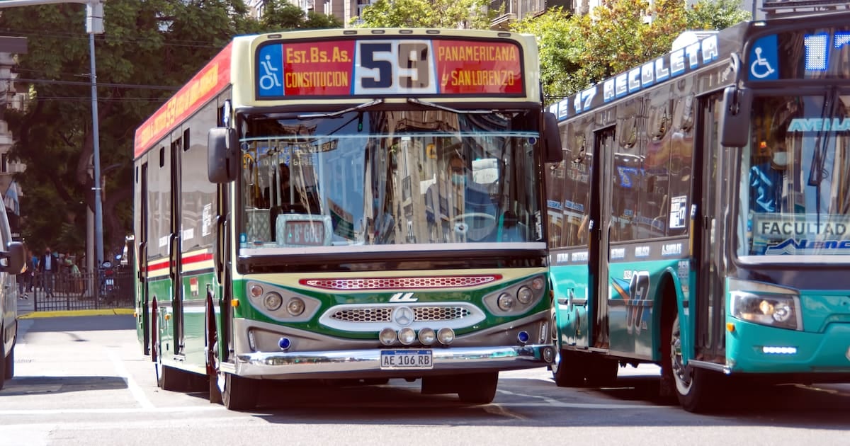 Frecuencias nocturnas de más de un centenar de líneas de colectivos del AMBA se reducirán a la mitad por una deuda acumulada de 40.000 millones de pesos